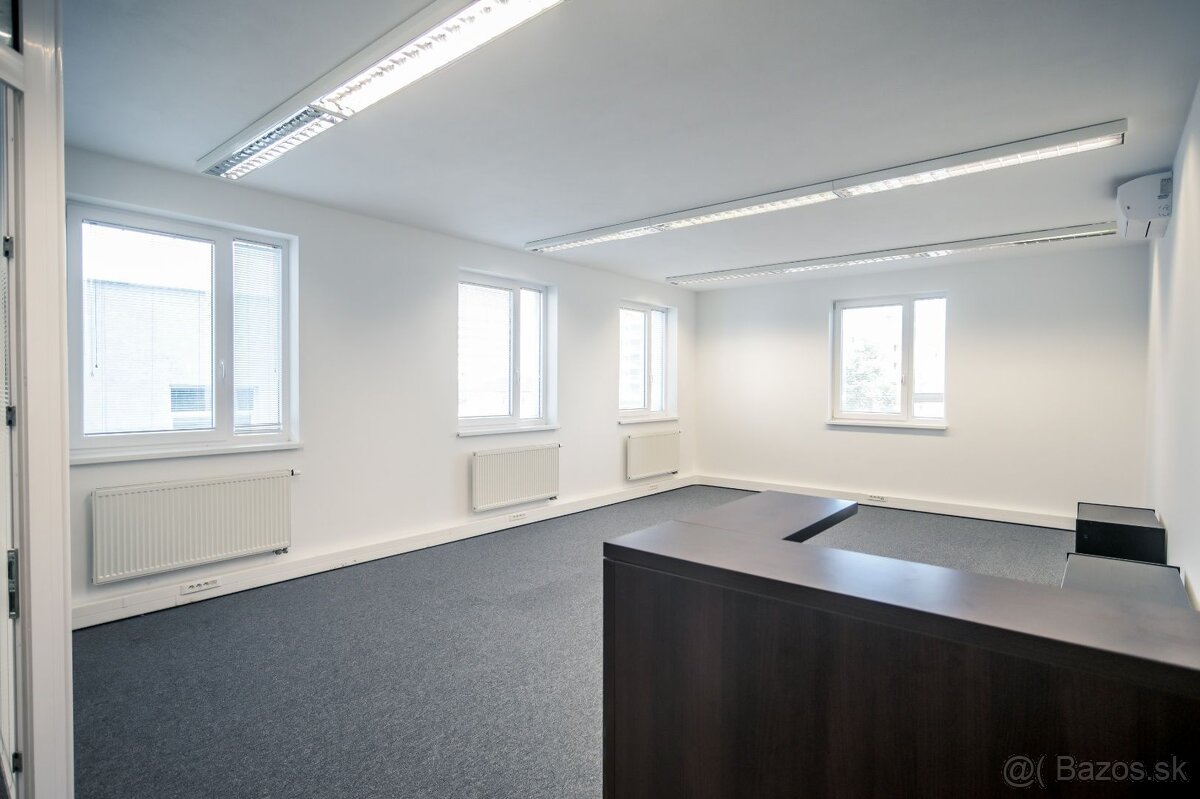 Reprezentatívna polyfunkčná budova so skladom a parkovaním v - 10