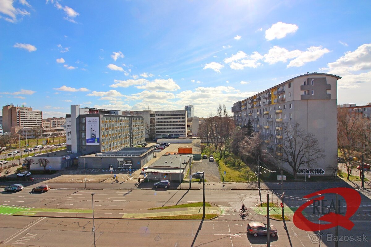 BEZ PROVÍZIE, KANCELÁRIE V RUŽINOVE, TRENČIANSKA UL - 10