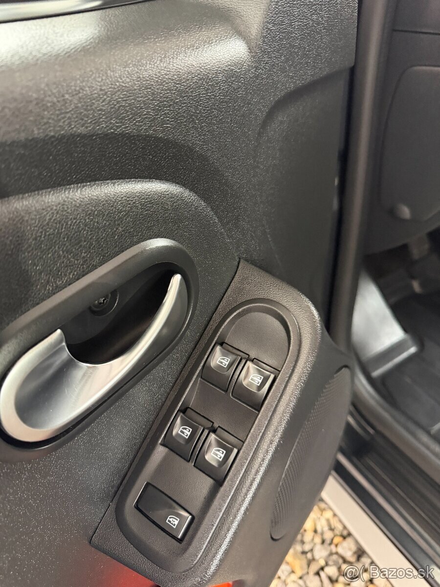 Dacia DUSTER 1.6 benzin 4x4 2017 - 10