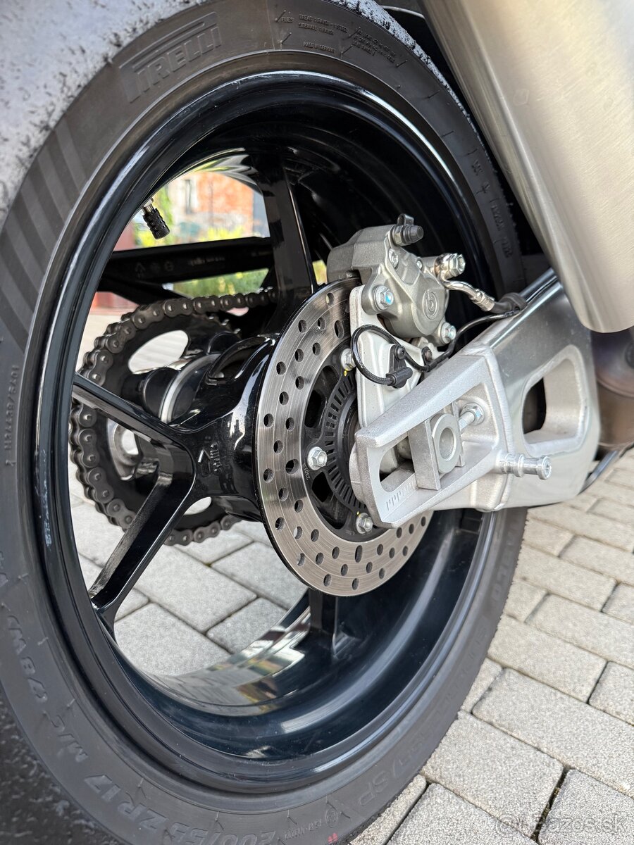 Aprilia RSV4 1099 cm3 2023 - 10