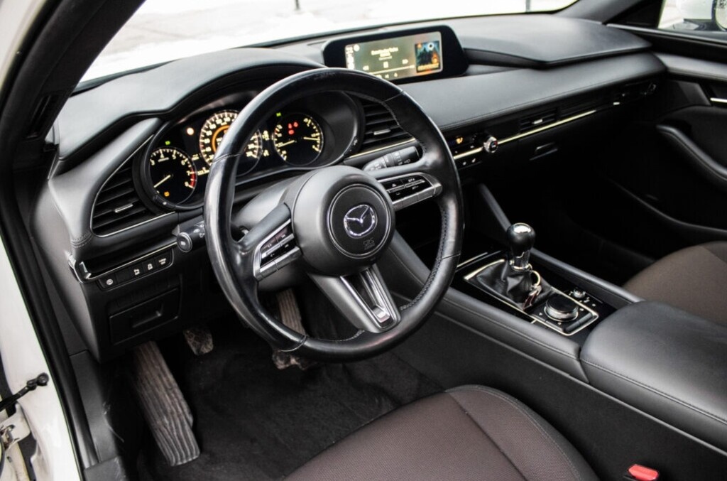 Mazda 3 90kW (2020). - 10