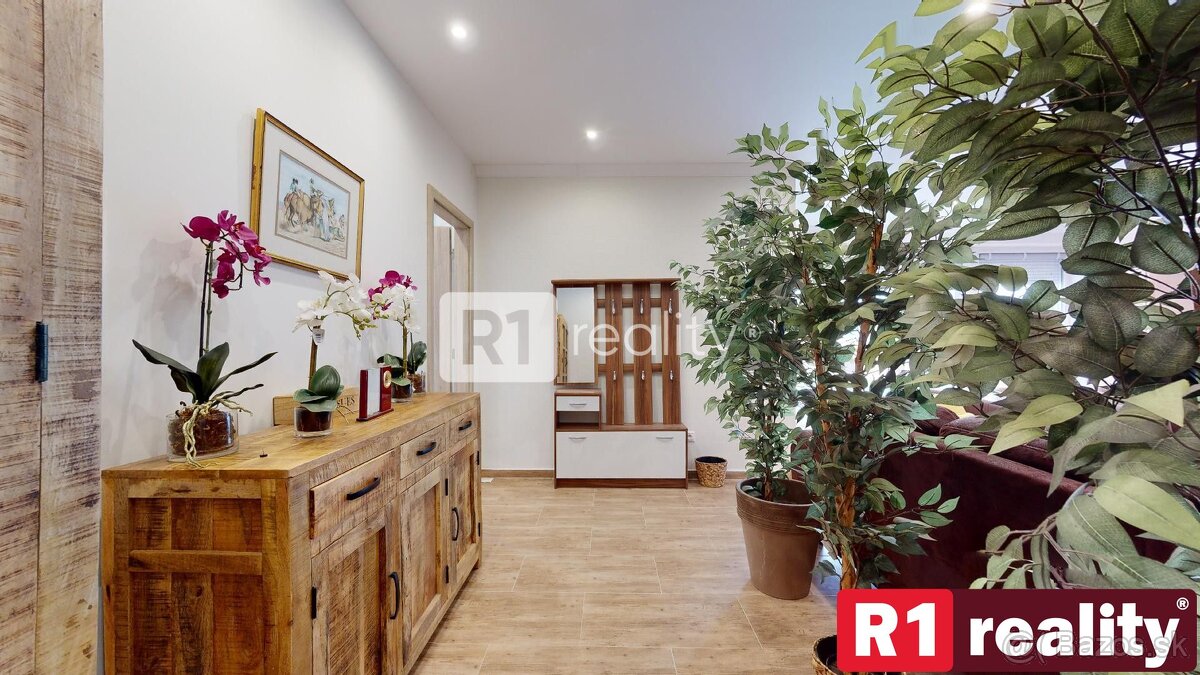 Veľký 6 izb. rodinný dom " SUN 77 " / Sokolovce - 10