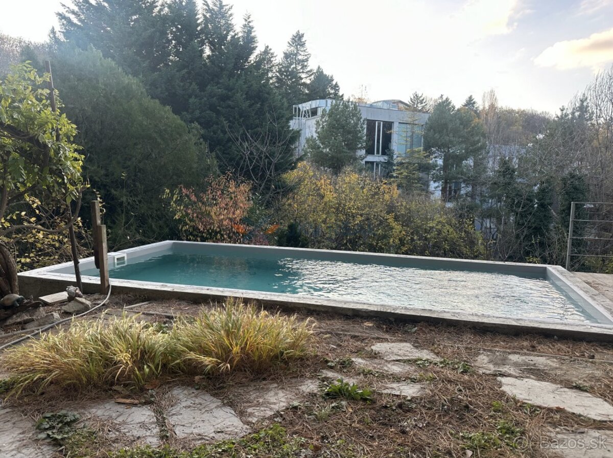 Garsónka v mestskej vile s komunitnou záhradou a s bazénom - 10
