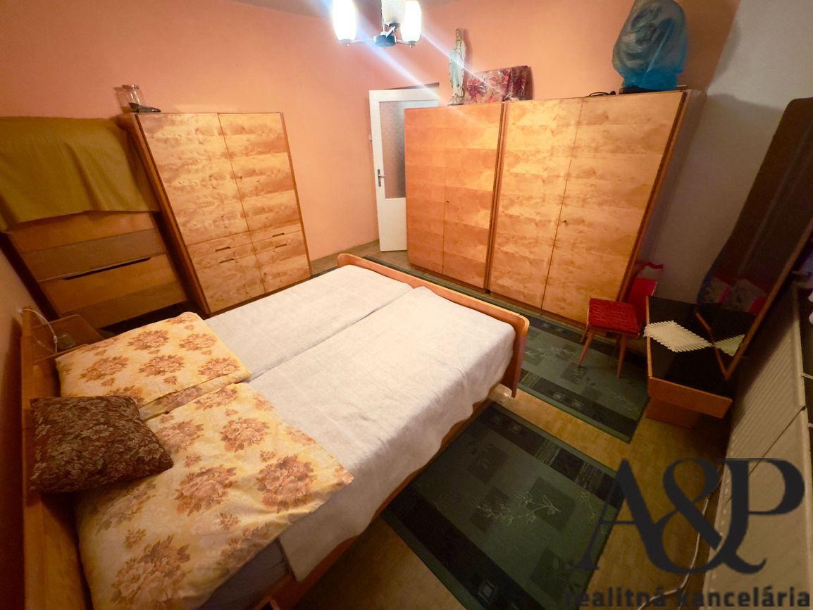 4 IZBOVÝ RD S GARÁŽOU, POZEMOK 776M2, ŽELEZNIČNÁ UL., SENICA - 10