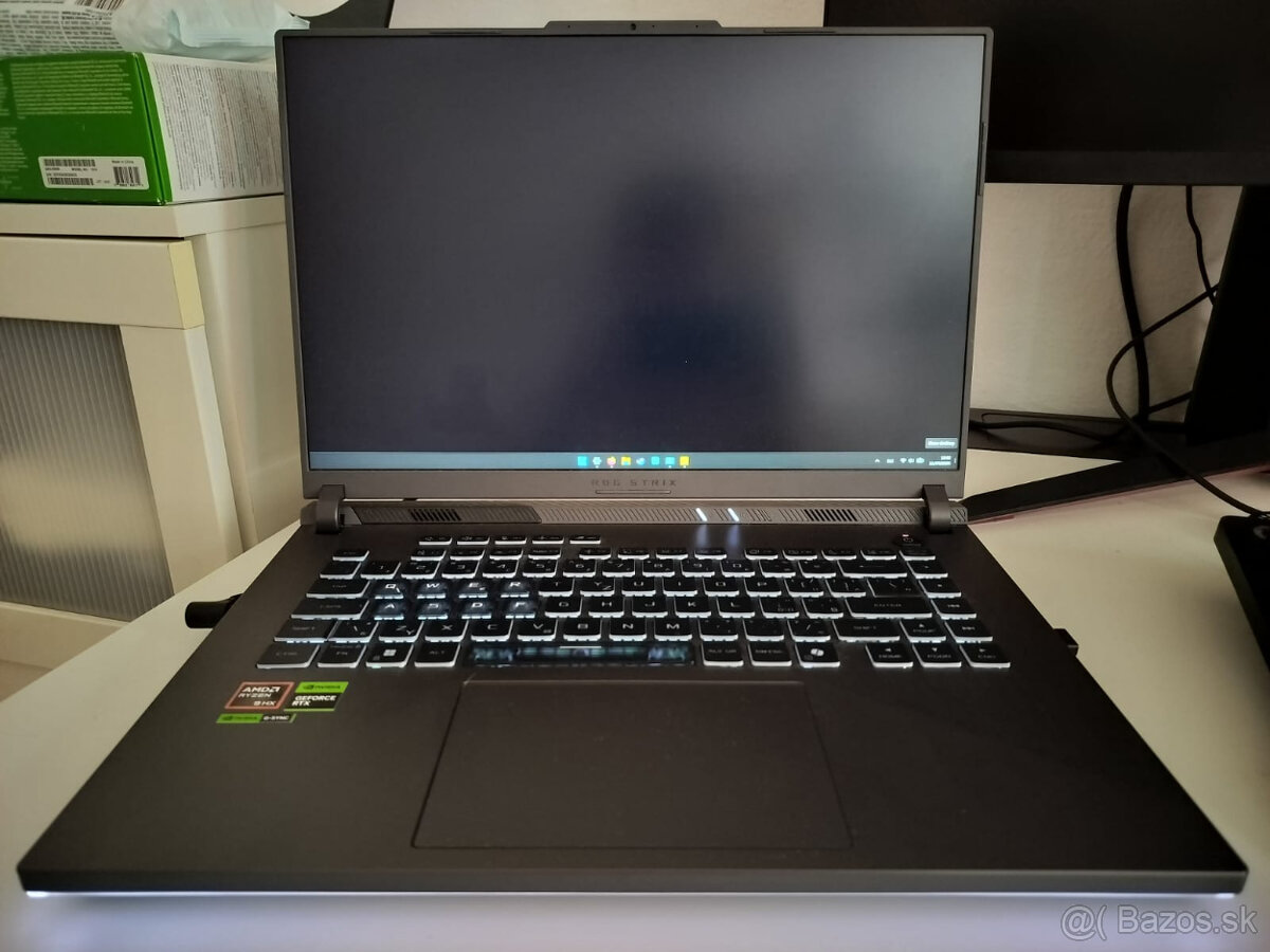 ASUS ROG Strix G16 G614 - 10