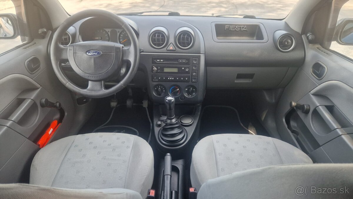 Ford Fiesta 1,3i - 10