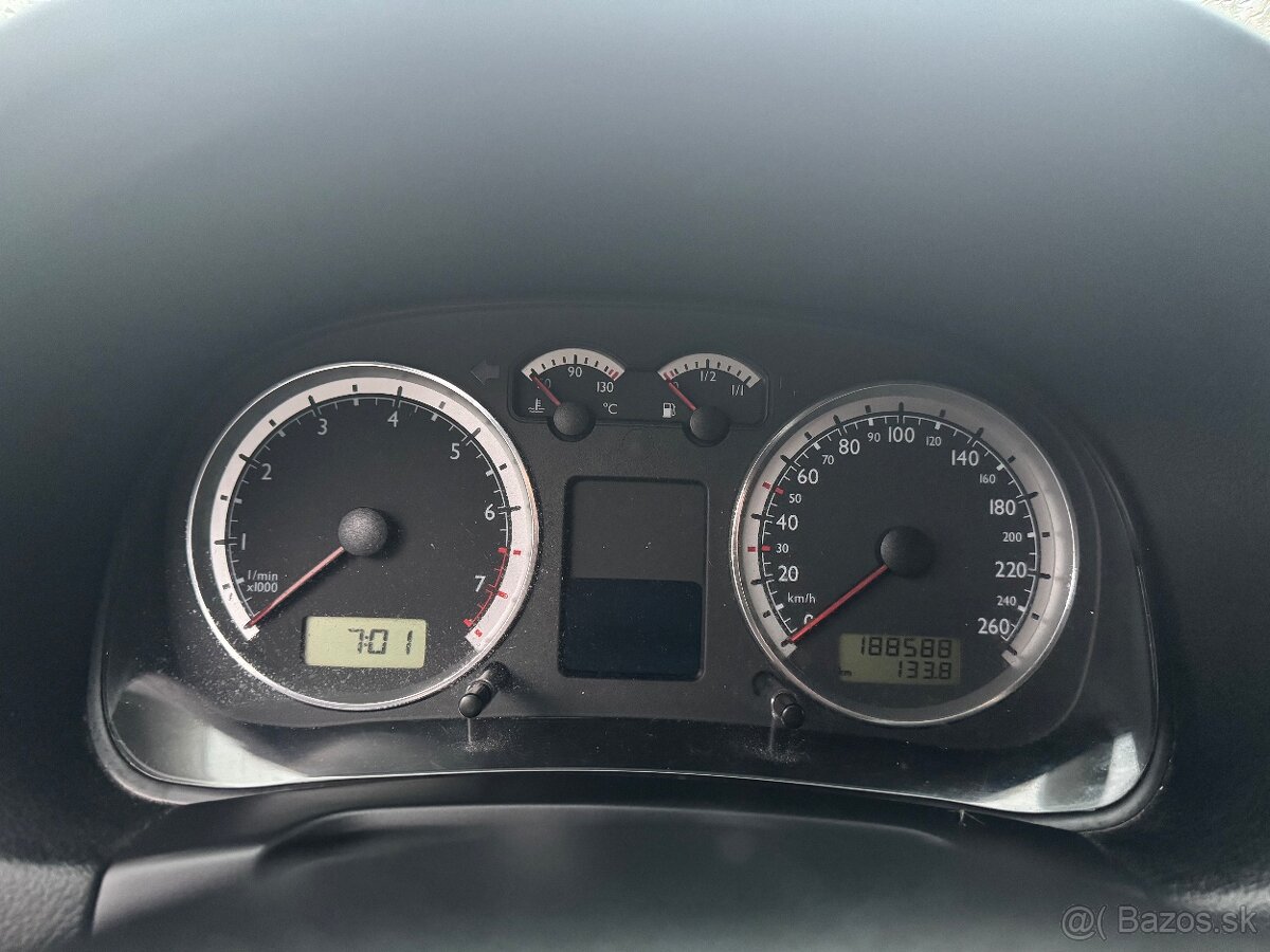 VOLKSWAGEN BORA 1.6 74KW SPECIAL BENZIN - 10