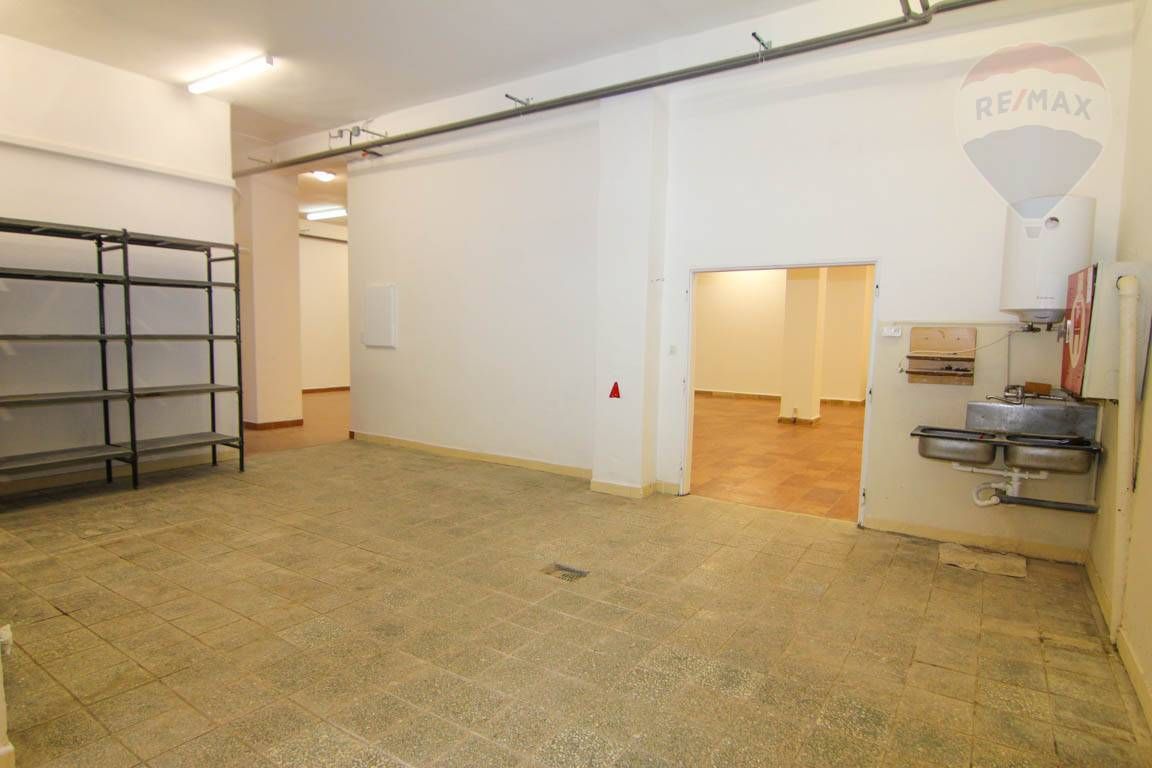 Na prenájom obchodné priestory 460 m2 na prízemí, Laborecká - 10