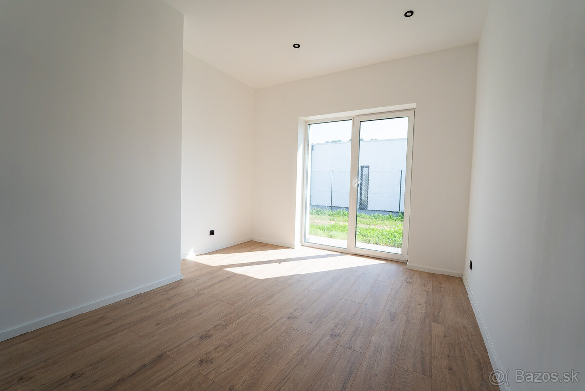 Na predaj 5-izbový rodinný dom v Moravanoch nad Váhom - 10