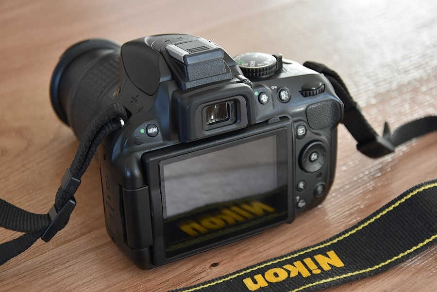 Nikon D5200 s VR objektivom 18 - 55 AF-P 7 tisic zaberov - 10