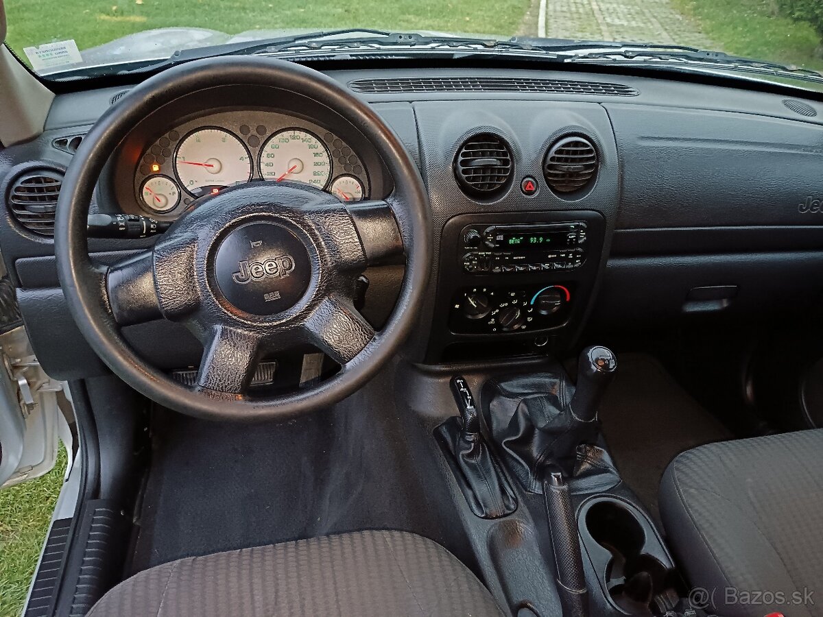 Jeep cherokee kj 2,5 105kw 5st manuál 4x4 - 10