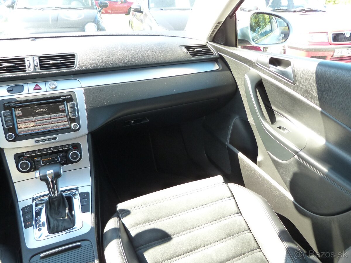 Volkswagen Passat Variant 3.2 V6 Sportline 4-Motion DSG - 10