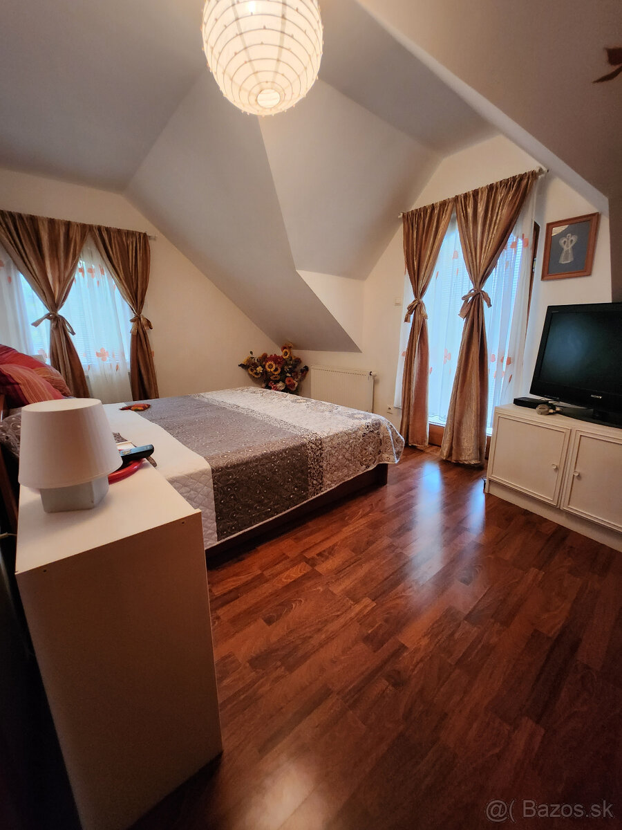 Novší, poschodový rod.dom M.Lapáš na 11á pozemku - 10