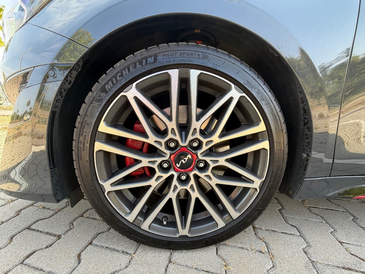 KIA PROCEED GT 1.6 T-GDi - 10