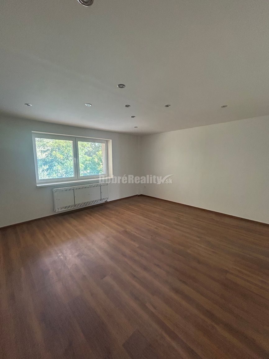 Prenájom 3izb bytu pri Gymnáziu - 10