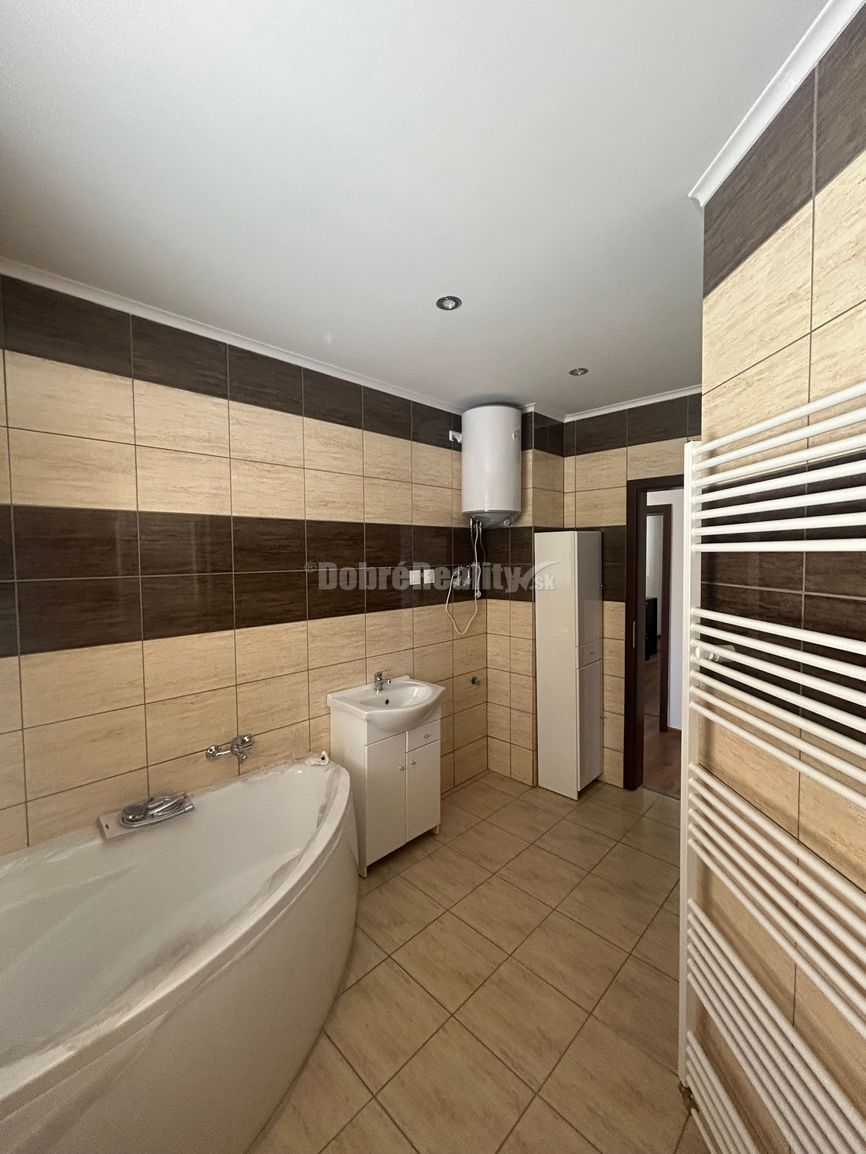 Prenájom 3izb bytu s veľkou terasou pri Gymnáziu - 10