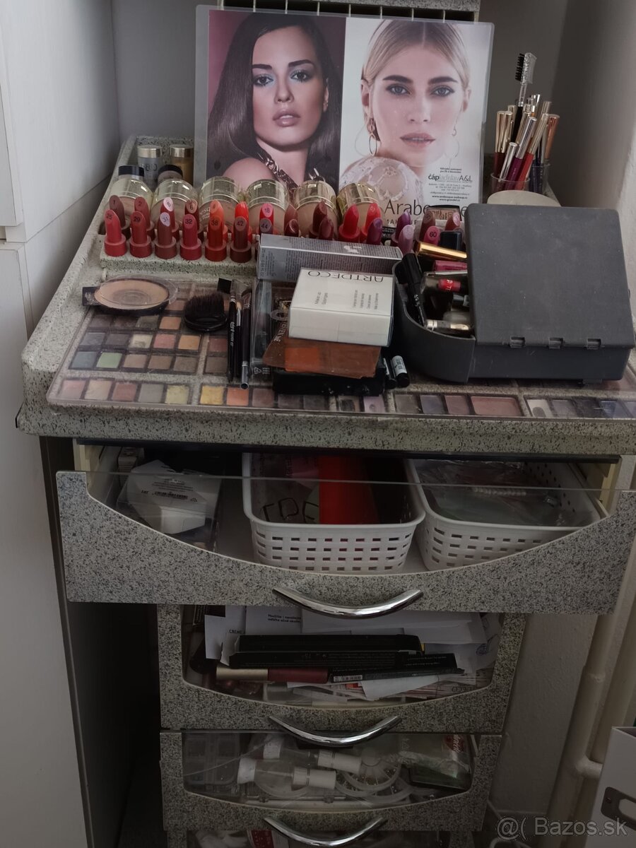 Vybavenie do salónu - 10