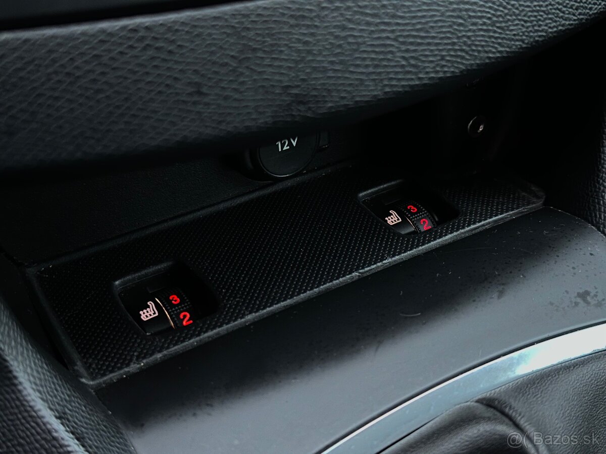 Peugeot 308 1.2 GT-line 96kw 131koní benzín - 10