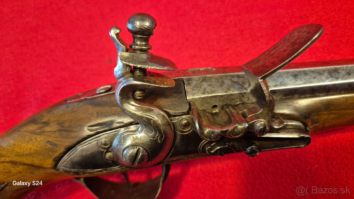 DLHÁ KRESADLOVÁ PIŠTOL - 10