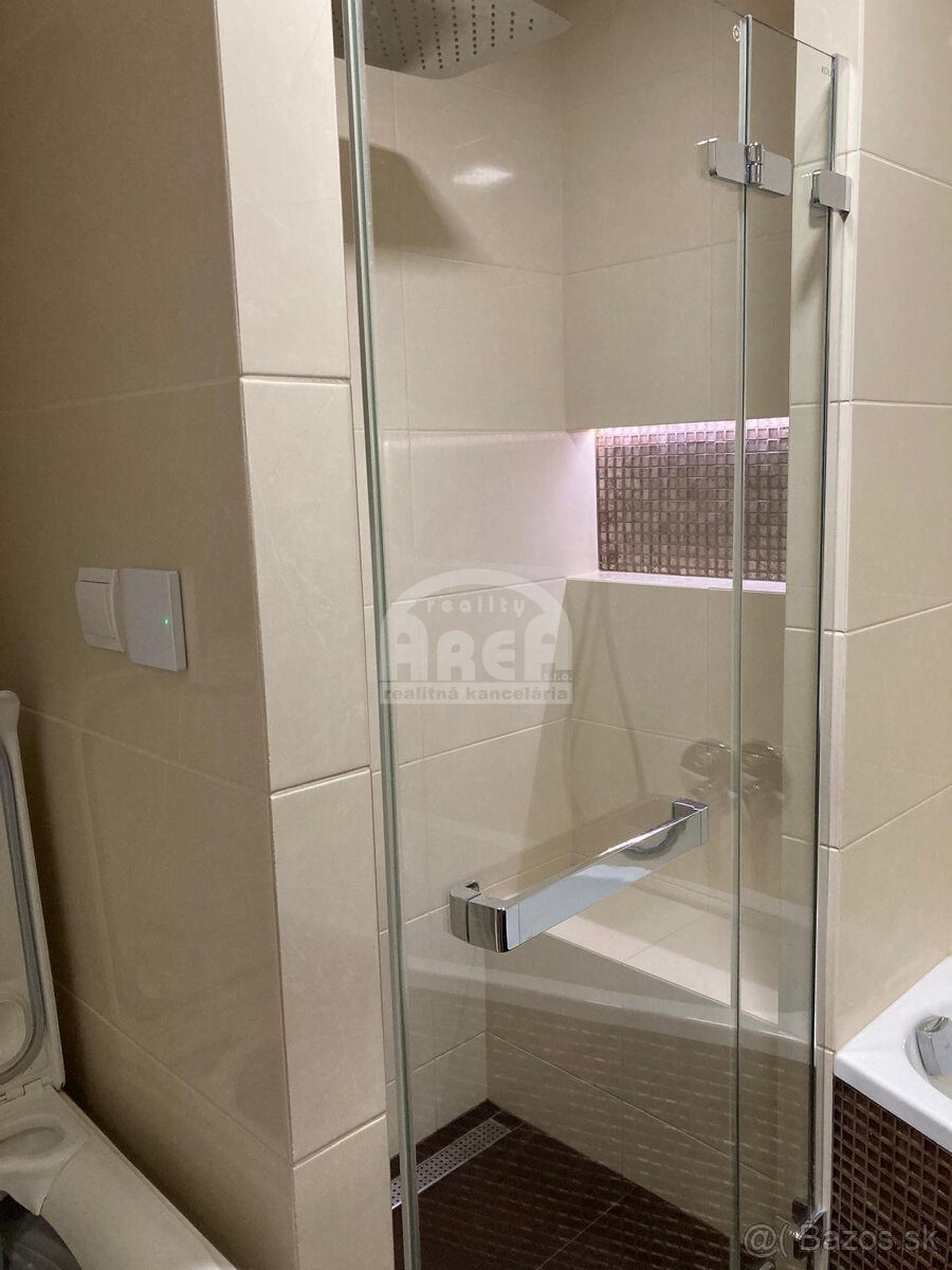 Na prenájom 4- izbový byt na sídlisku SNP v Michalovciach - 10