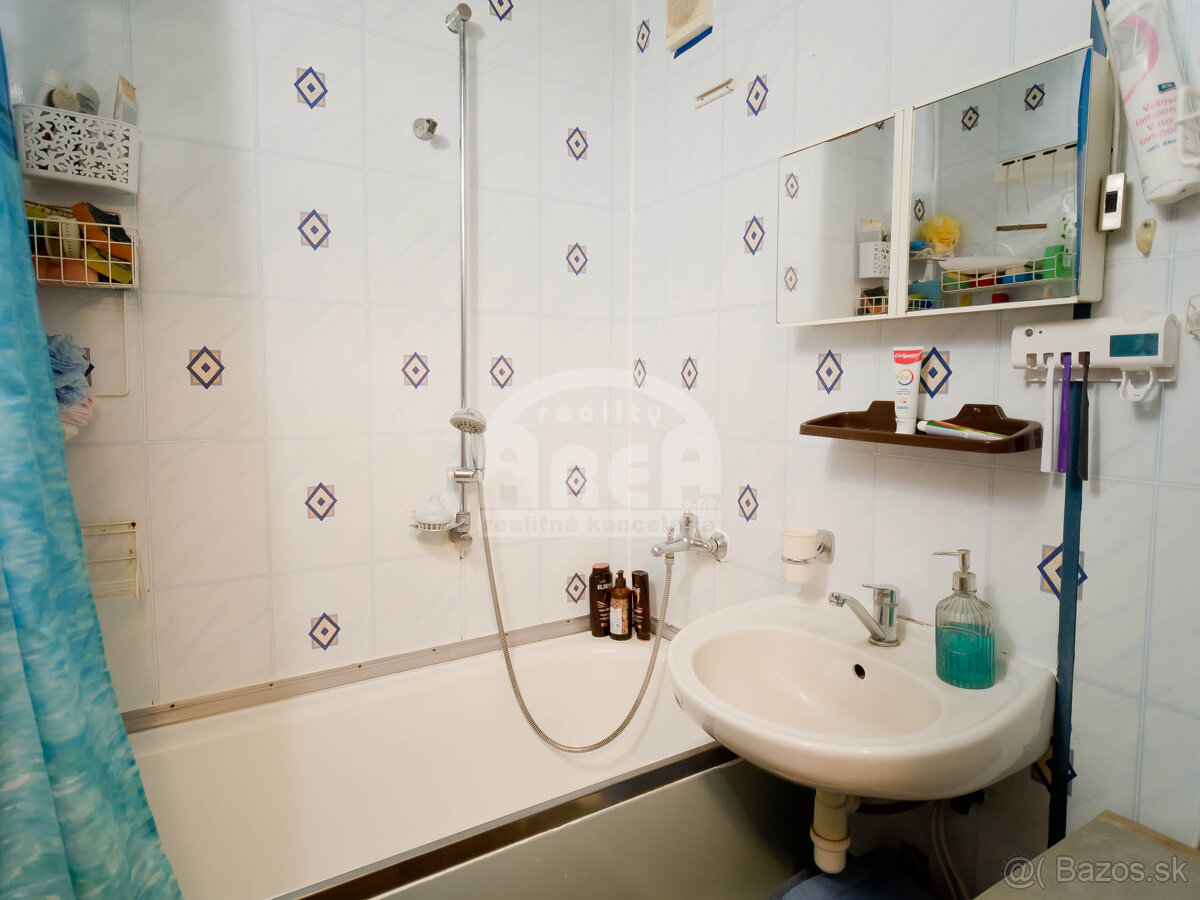 Priestranný 5- izbový byt na sídlisku Východ v Michalovciach - 10