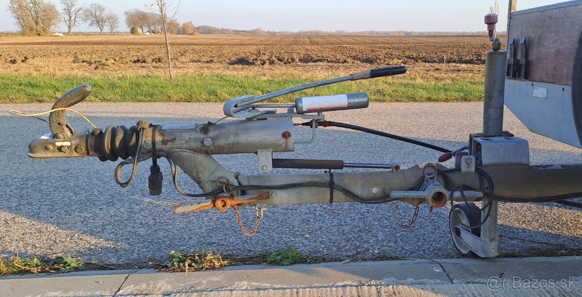 Prívesný vozík brzdený Agados 1,6T. - 10