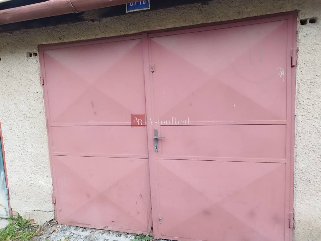 Veľký 3izbový BYT+GARÁŽ v blízkosti centra Banskej Bystrice, - 10