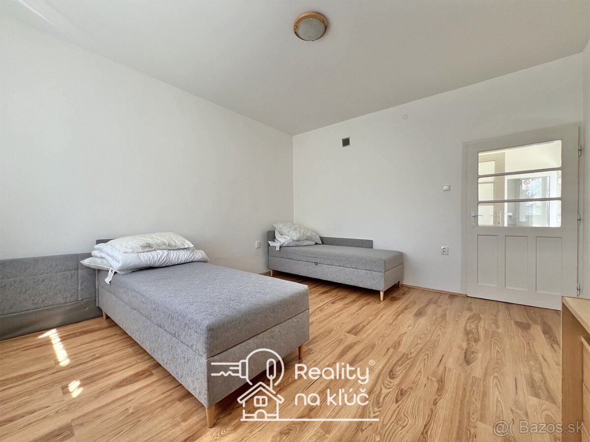 Na predaj zrekonštruovaný 4-izbový rodinný dom v Nesvadoch - 10