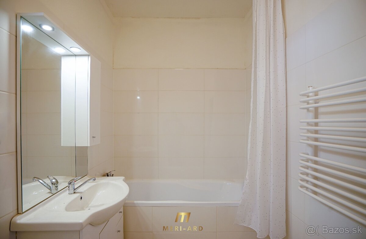 Kompletne zrekonštruovaný RD s veľkým 700m² pozemkom, Rajka - 10