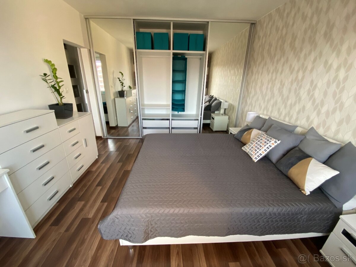 Komplet zariadený menší 2KK | lodžia | Vlčince | Berlínska 8 - 10