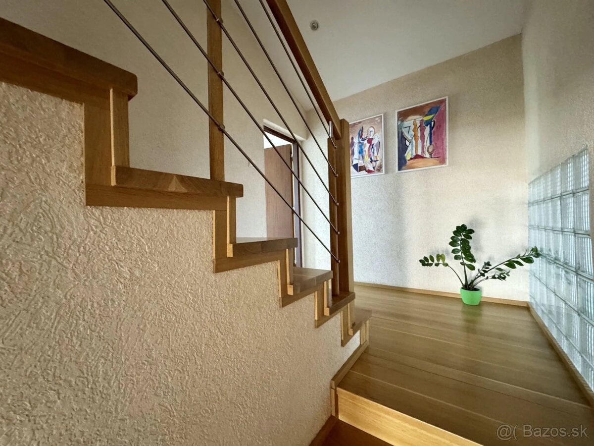 Na predaj komfortný 6-izbový rodinný dom s garážou - 10