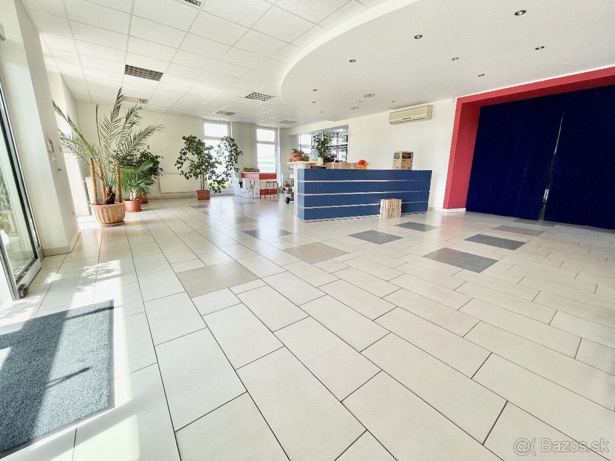Na prenájom administratívno-skladový areál v Prievidzi - 10