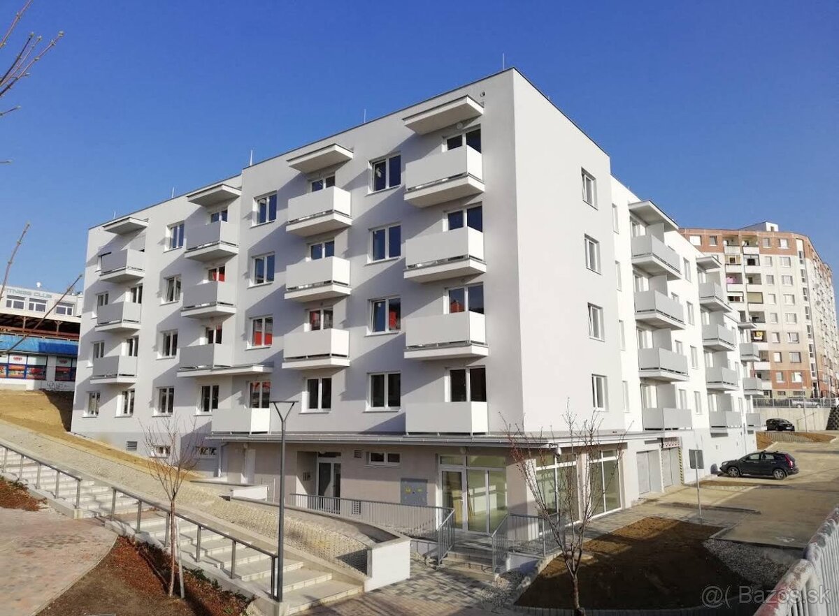 Moderný 2 izbový byt s veľkou záhradkou - 10