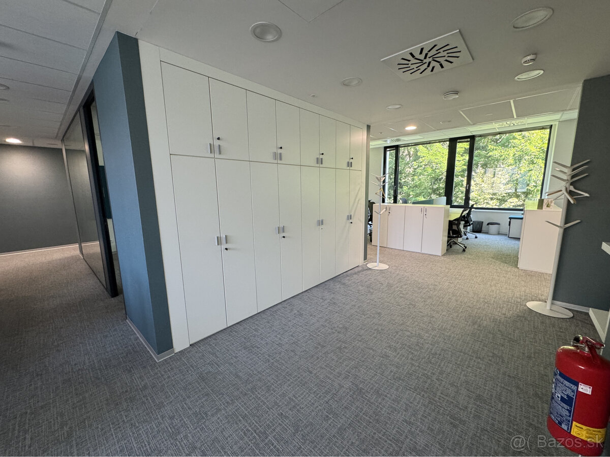 Prenájom samostatného kancelárskeho traktu 620 m² pri nábrež - 10