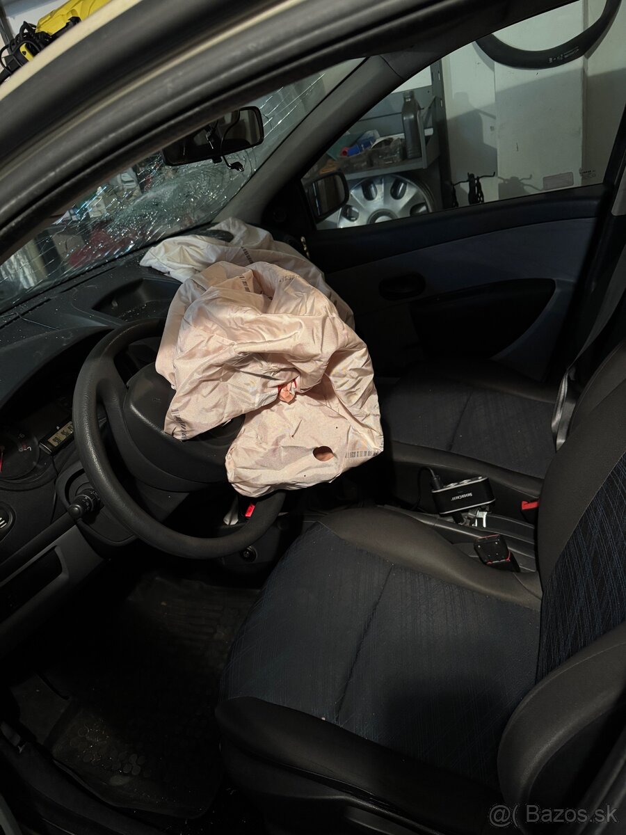 Predám Renault Clio3, 1.2, r.v.2007 - 10