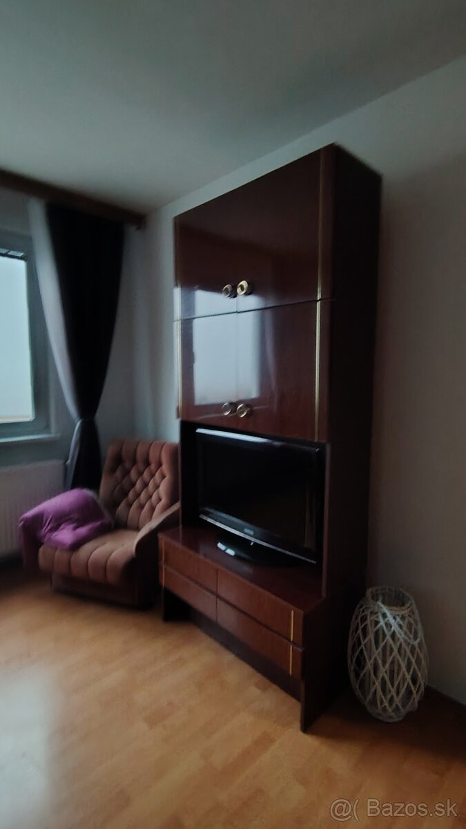 Prenajmem väčší 2-izbový komplet zariadený byt - 10