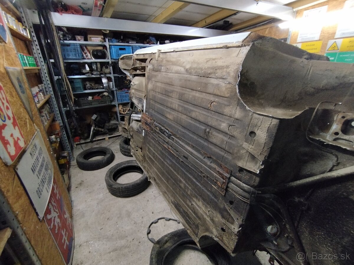Karoséria Škoda 120 - 10
