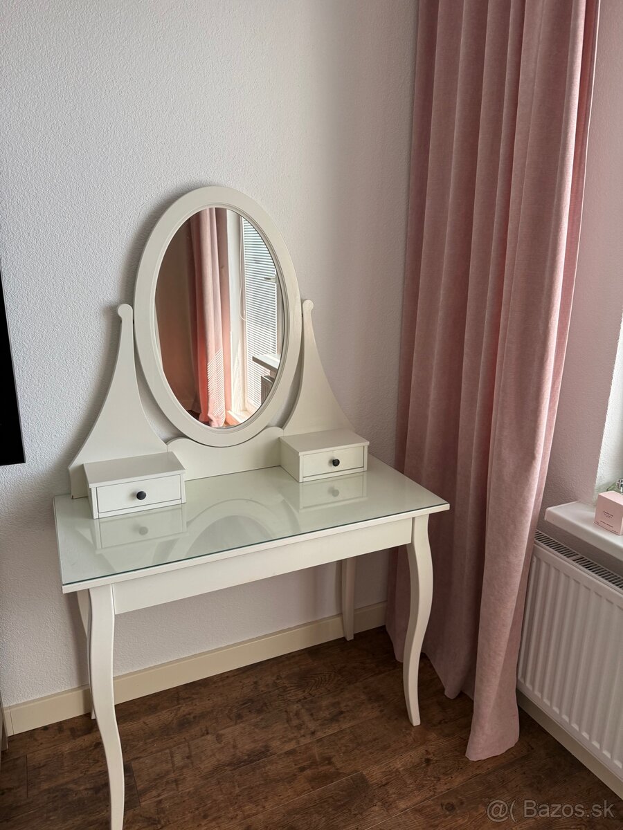 Kozmetický toaletný stolík - 10
