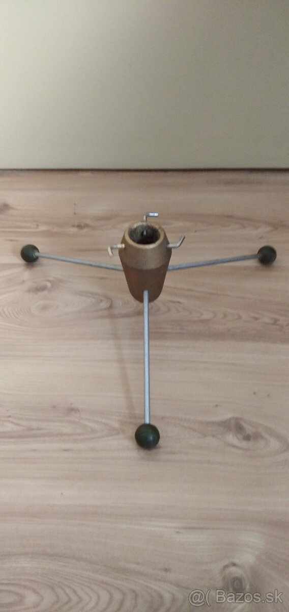 Retro liatinové stojany pre vianočný stromček - 10