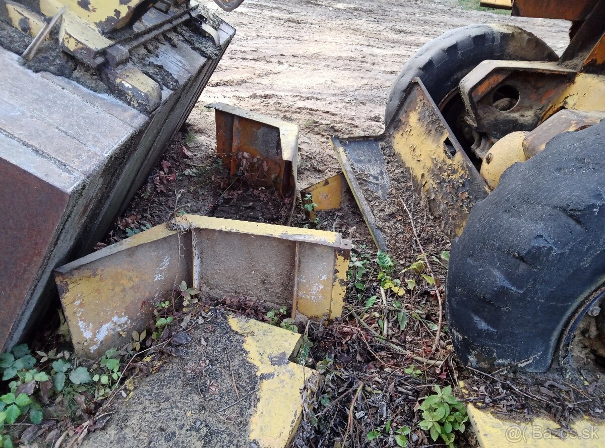 Predám/rozpredám nakladač UNK 320 - 10