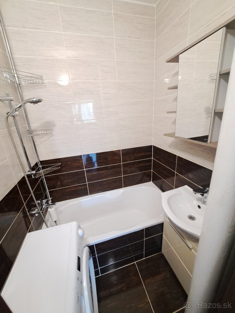 Predám 2-izbový zrekonštruovaný klimatizovaný byt - 10