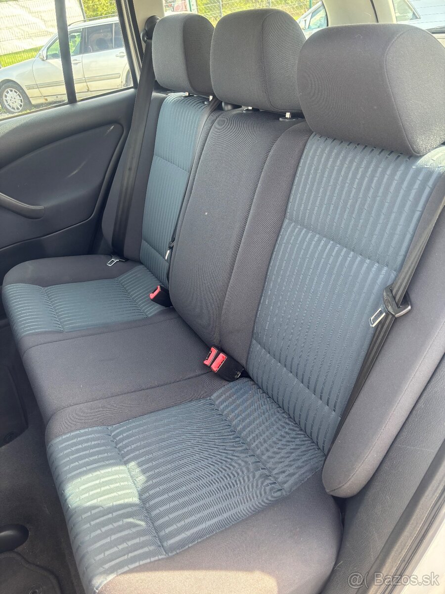 Škoda Octavia Combi 1.8 T TOUR - 10