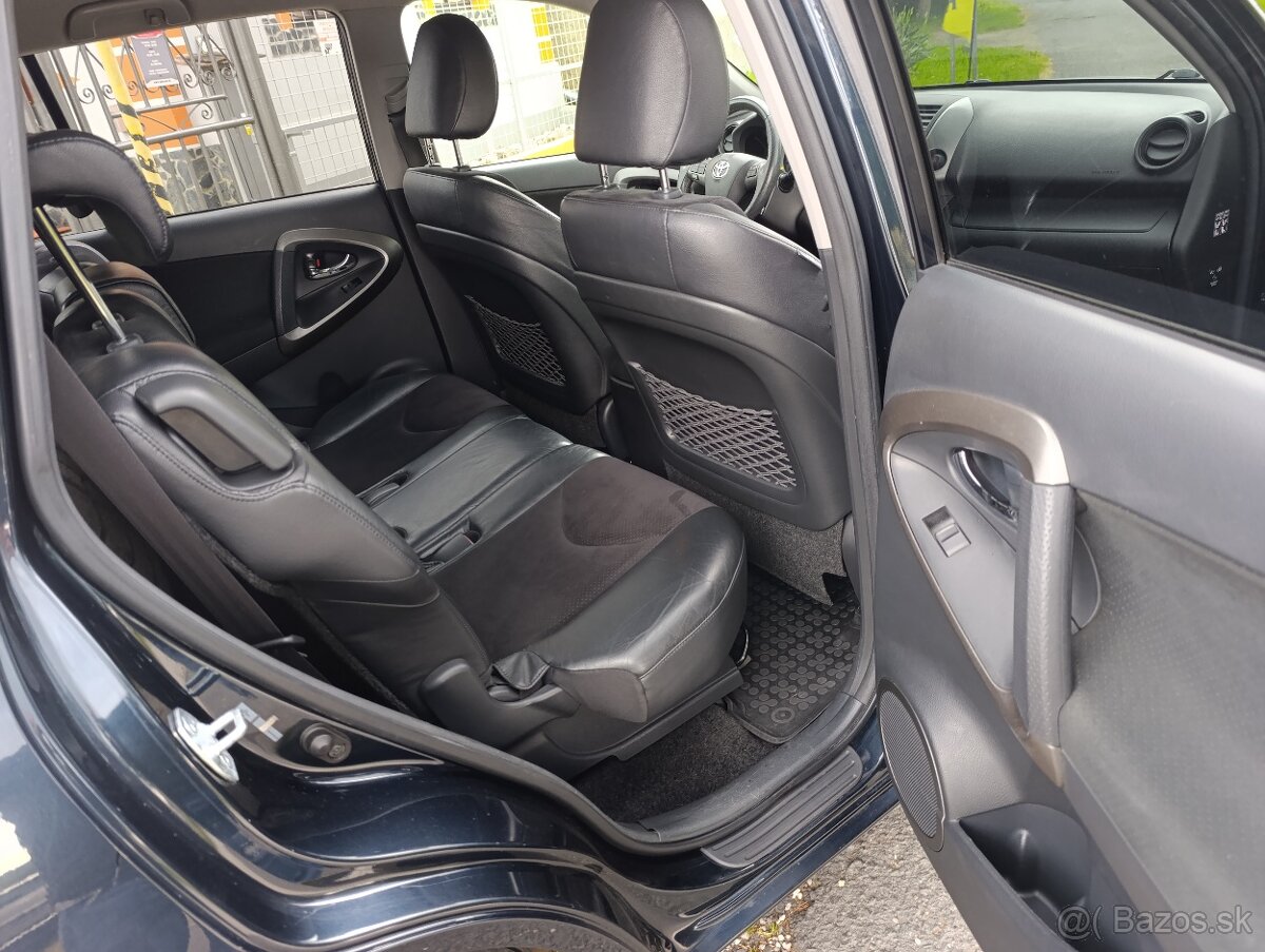 Toyota RAV4 4×4 2.2D-4D, Kamera , Navi, Koža - 10