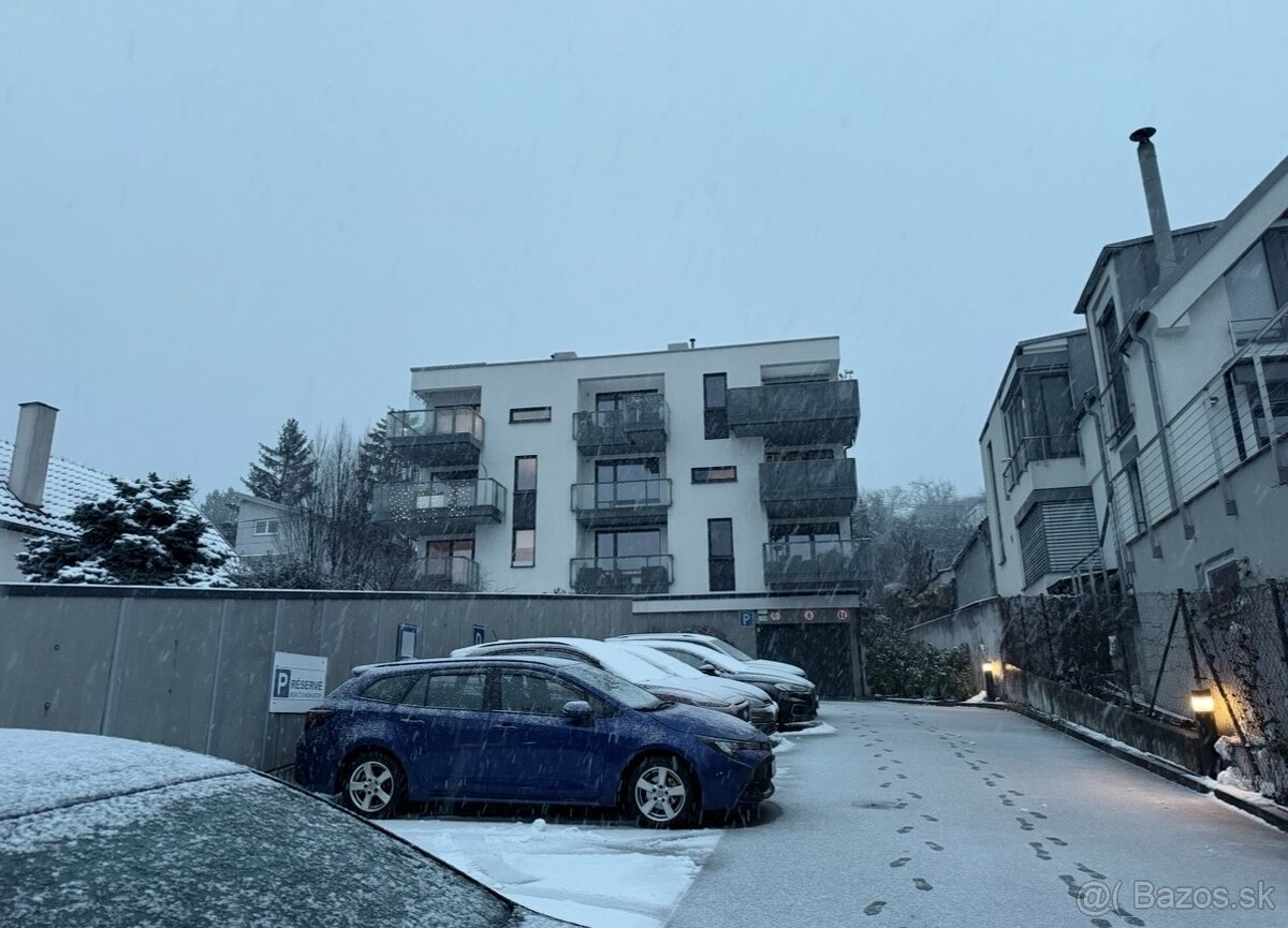 Jedinečný 1-izbový byt pod Slavínom - 10