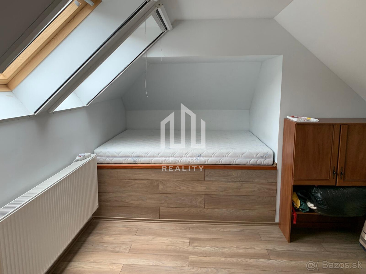 NOVINKA zariadený RD v Banke s terasou, altánkom a samosta - 10