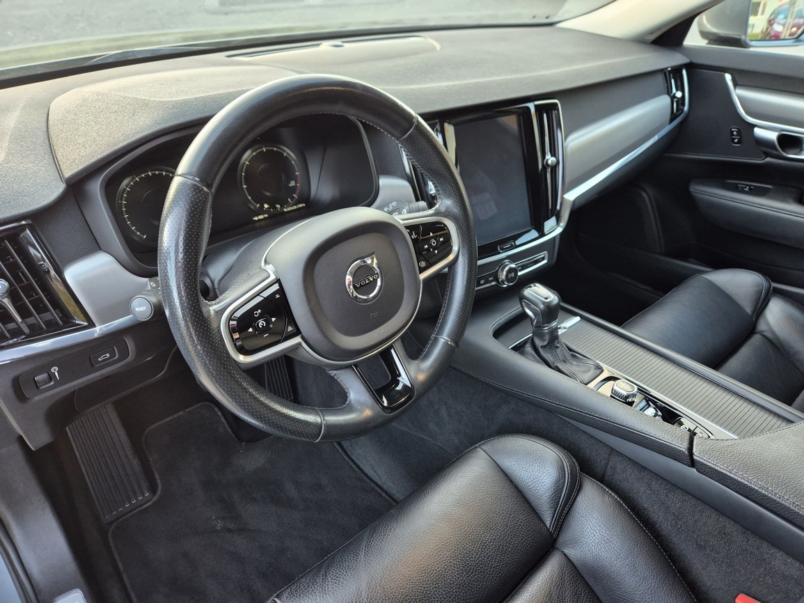 Volvo V90 D4 2.0L Momentum AWD A/T 140 kW - 10