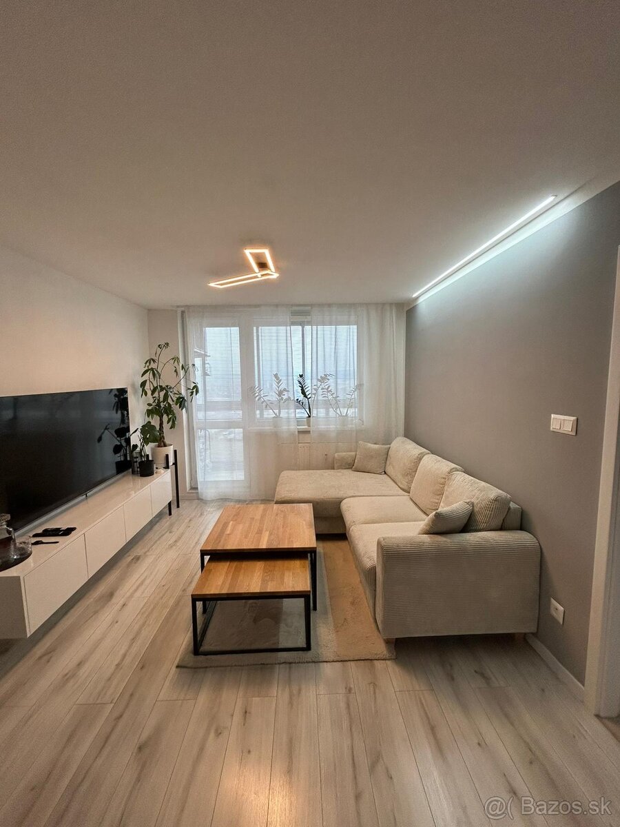 Štýlový, zrekonštruovaný 1,5-izbový byt. - 10