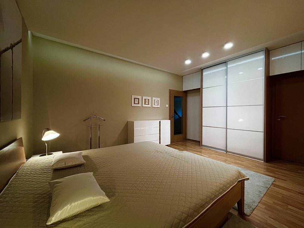 Štýlový 4-izbový byt na prenájom v rodinnom dome, Staré Mest - 10