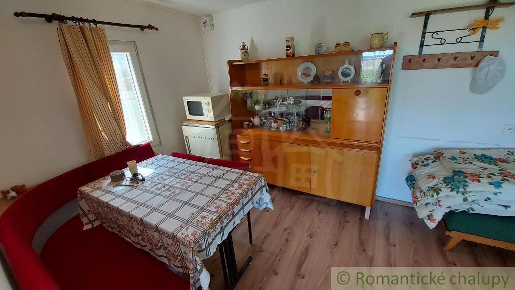 Chata s peknou, udržiavanou záhradou v ZO Opendáky, okr. S - 10