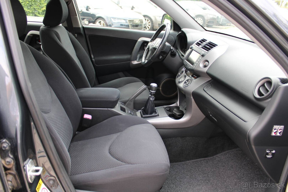 Toyota RAV4 2.2 D-4D 135 Terra - 10